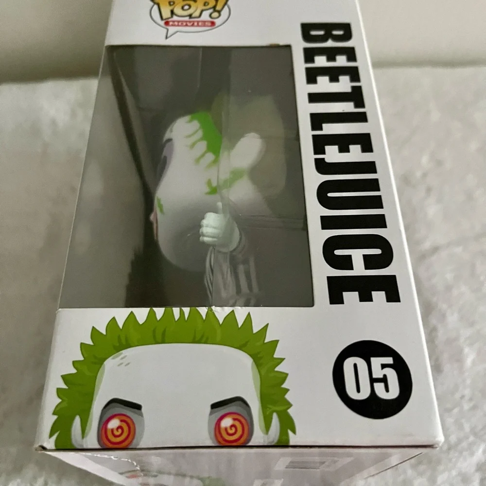 - Beetlejuice funko pop # 05 striped suit NIB Vaulted - Picture 5 of 6